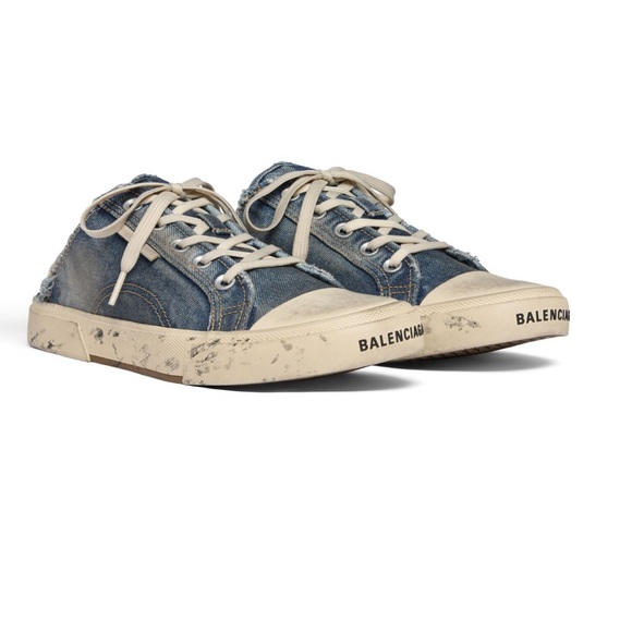 BALENCIAGA PARIS MULE & Backpack w/box
Paris Mule blue destroyed denim & rubber - Picture 14 of 17